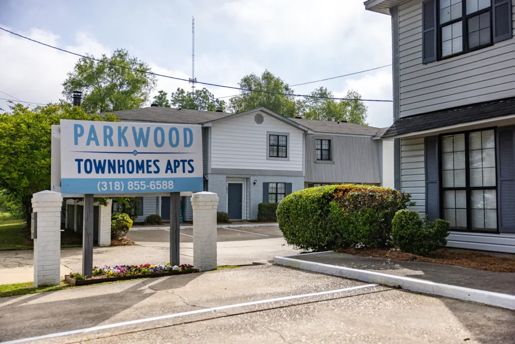 Parkwood Townhomes & Apartments  sign